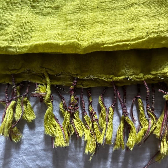 Threaded Scarf - Picture 2 of 3
